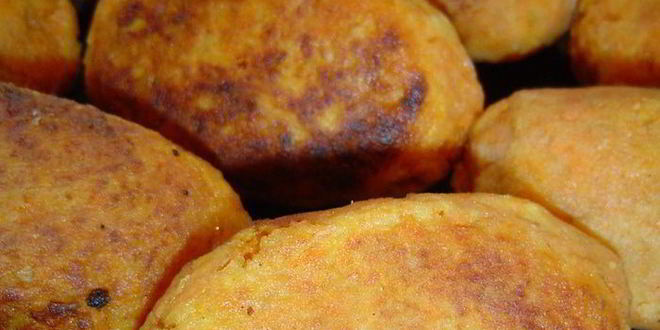 Рецепт морковные котлеты с яблоками, курагой и изюмом