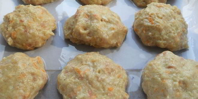 Рецепт мясные котлетки с морковью и сметаной, запеченные под сырной корочкой