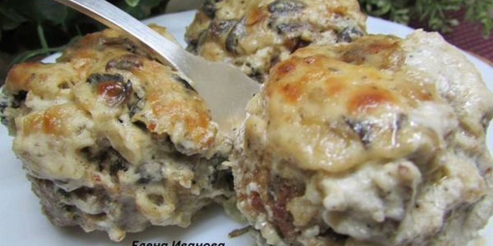 Как приготовить мясные котлеты под сметанным соусом