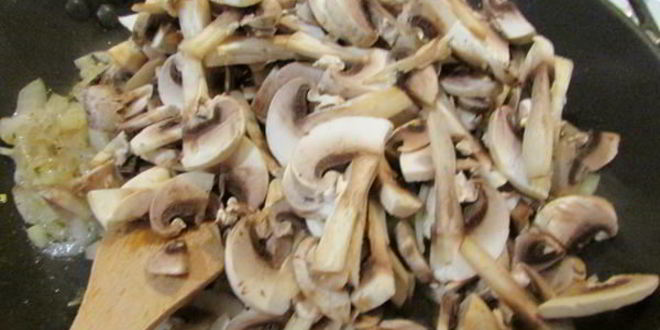 Рецепт мясные котлеты под сметанным соусом