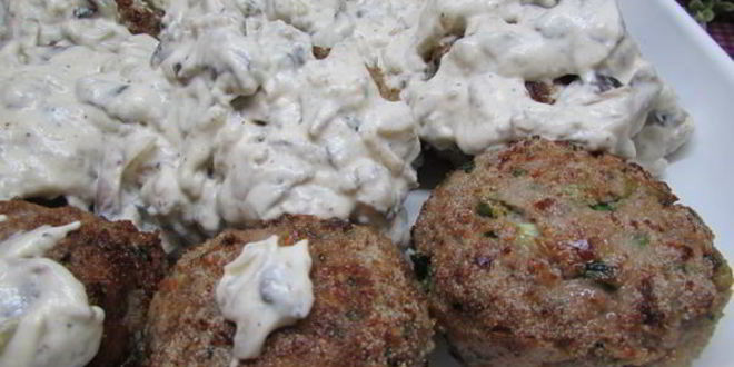 Рецепт мясные котлеты под сметанным соусом