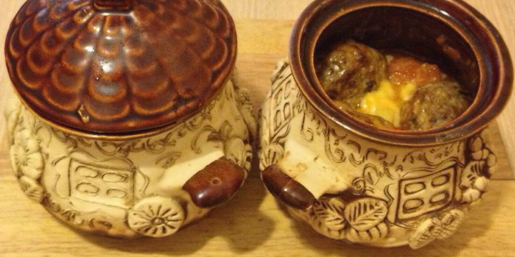 Как приготовить острые котлеты с кумином, запеченые в горшочках с картофелем