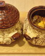 Острые котлеты с кумином, запеченые в горшочках с картофелем