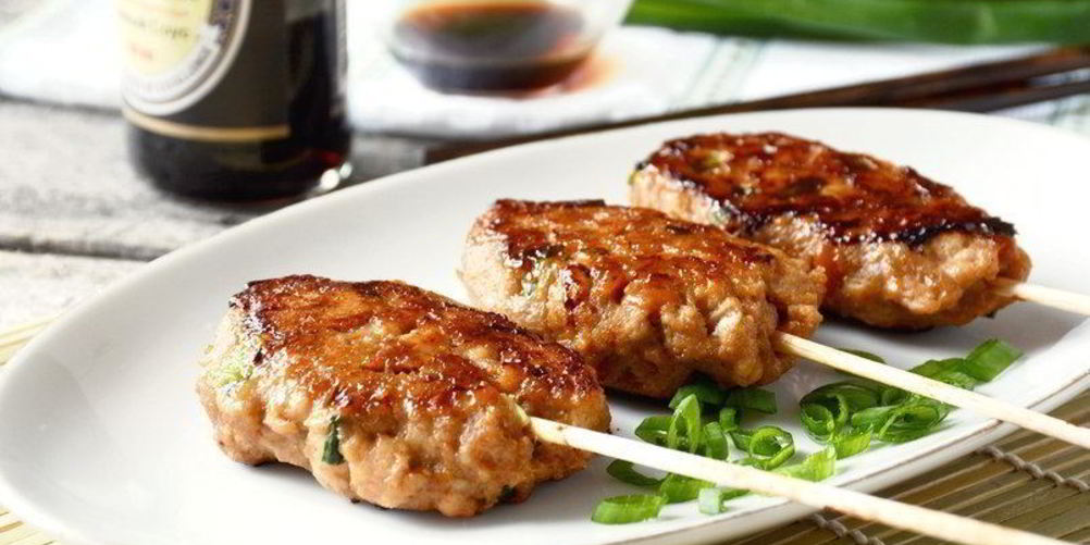 Как приготовить цукуне куриные котлетки на шпажках в духовке