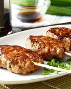 Цукуне куриные котлетки на шпажках в духовке