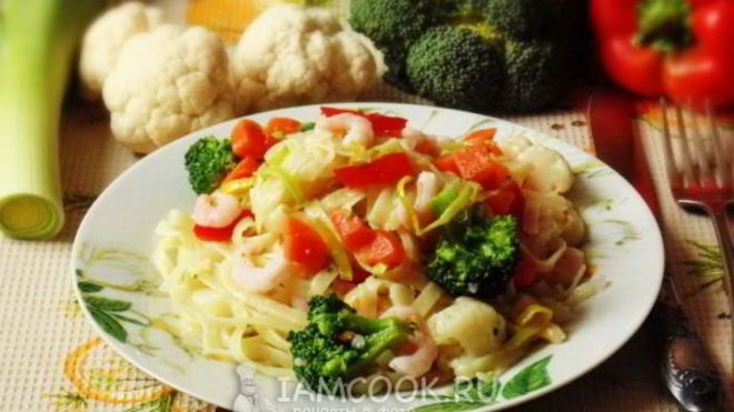 Рецепт Лапша с креветками и овощами