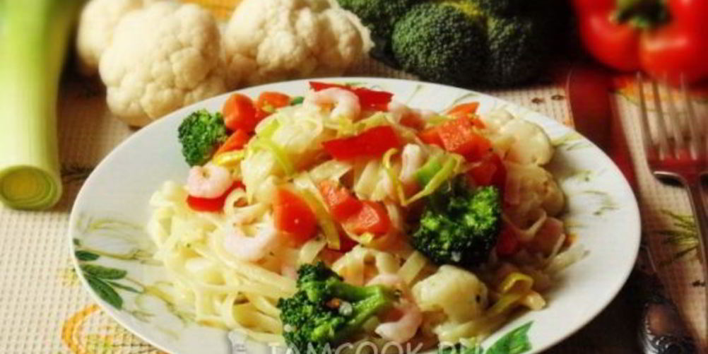 Как приготовить лапша с креветками и овощами