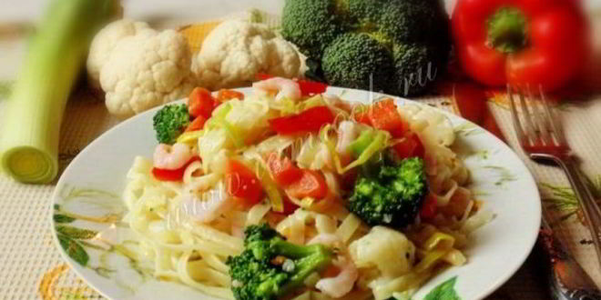 Рецепт лапша с креветками и овощами