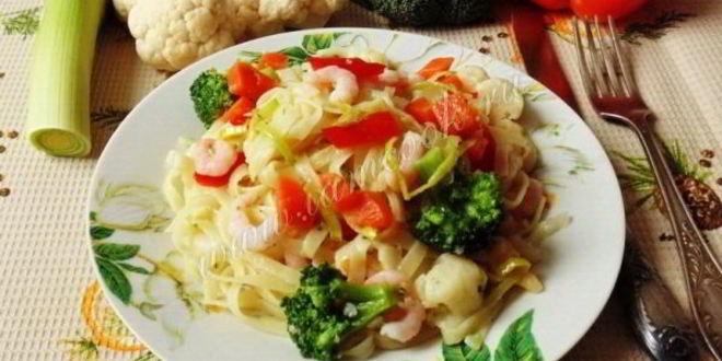 Рецепт лапша с креветками и овощами