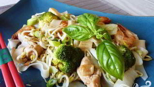 Рецепт Лапша Сайгон с курицей и креветками