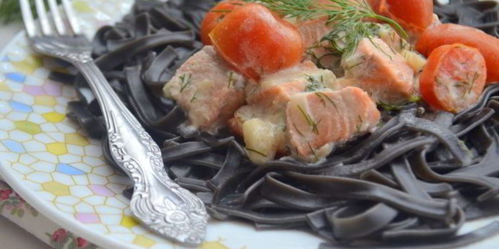 Как приготовить черная паста со сливочной форелью