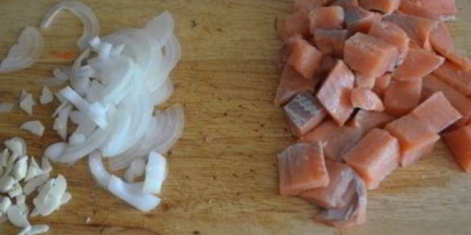 Рецепт черная паста со сливочной форелью