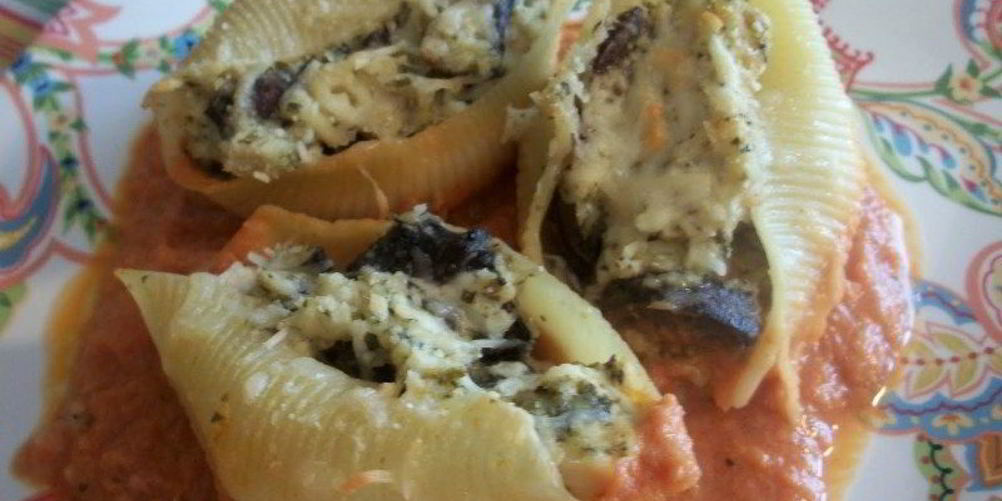 Как приготовить макароны, фаршированные курицей и грибами