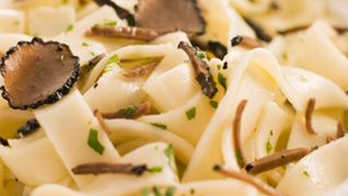 Рецепт Макароны с черными трюфелями