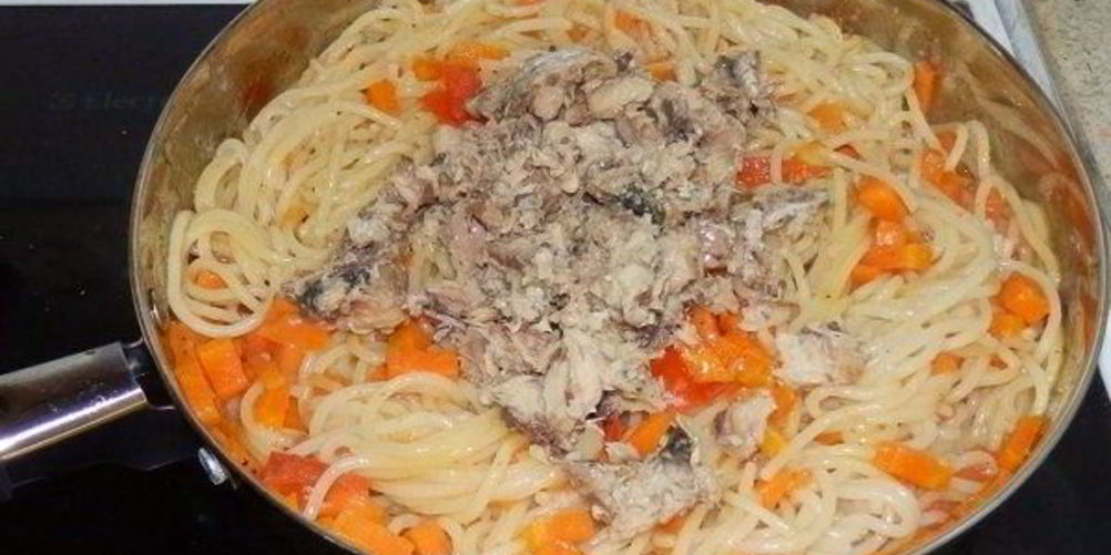 Как приготовить макароны с консервированной сайроя