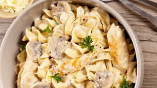 Рецепт Макароны с курицей и грибами в сливочном соусе с карри