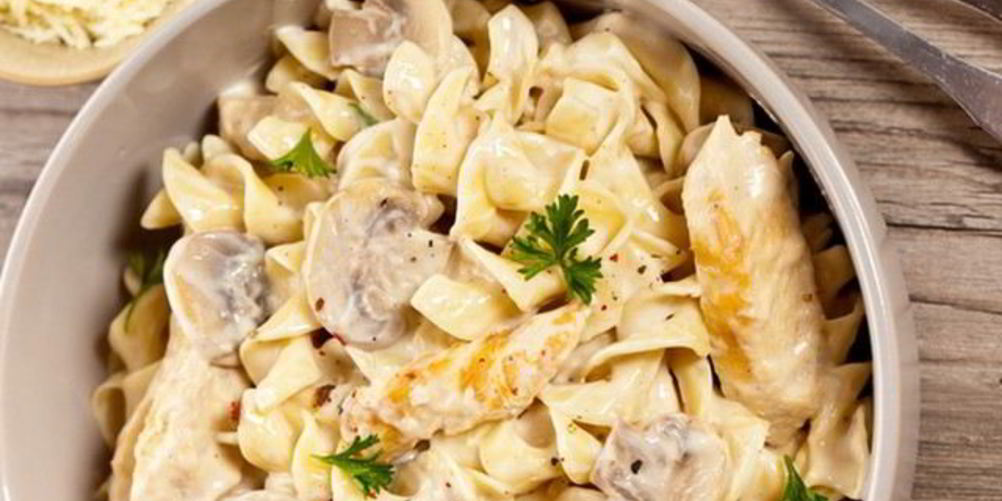 Как приготовить макароны с курицей и грибами в сливочном соусе с карри