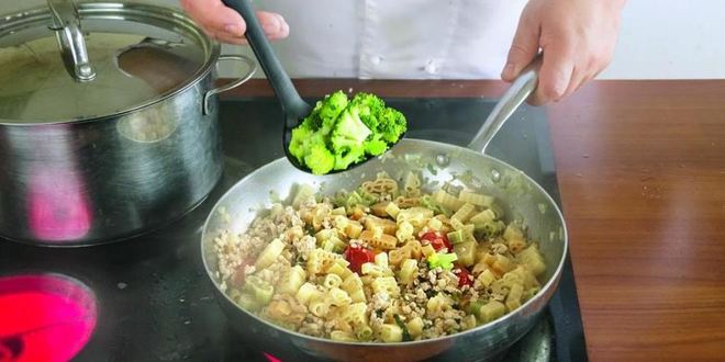 Рецепт макароны с мясным соусом и брокколи