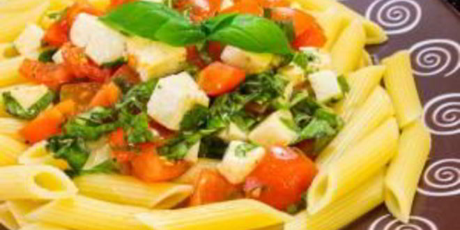 Рецепт макароны с помидорами, моцареллой и базиликом