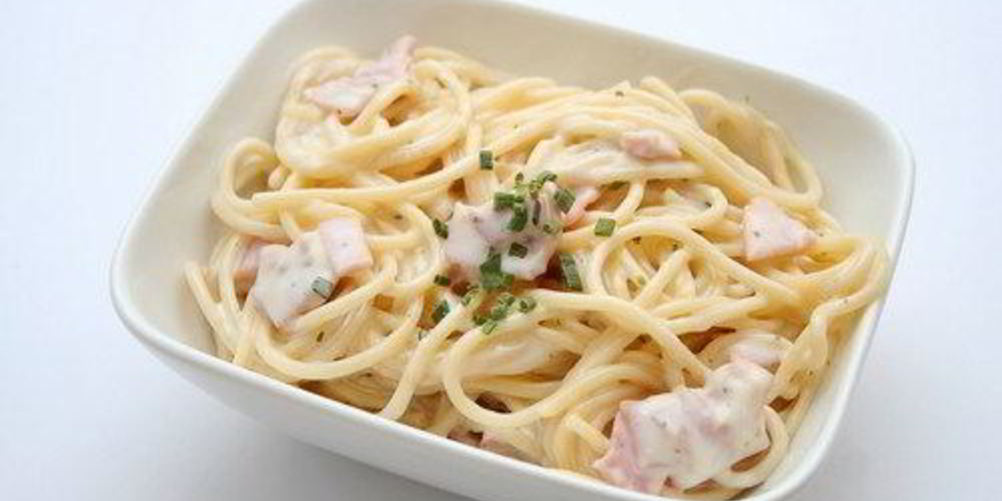 Рецепт макароны-спиральки с клубничным соусом