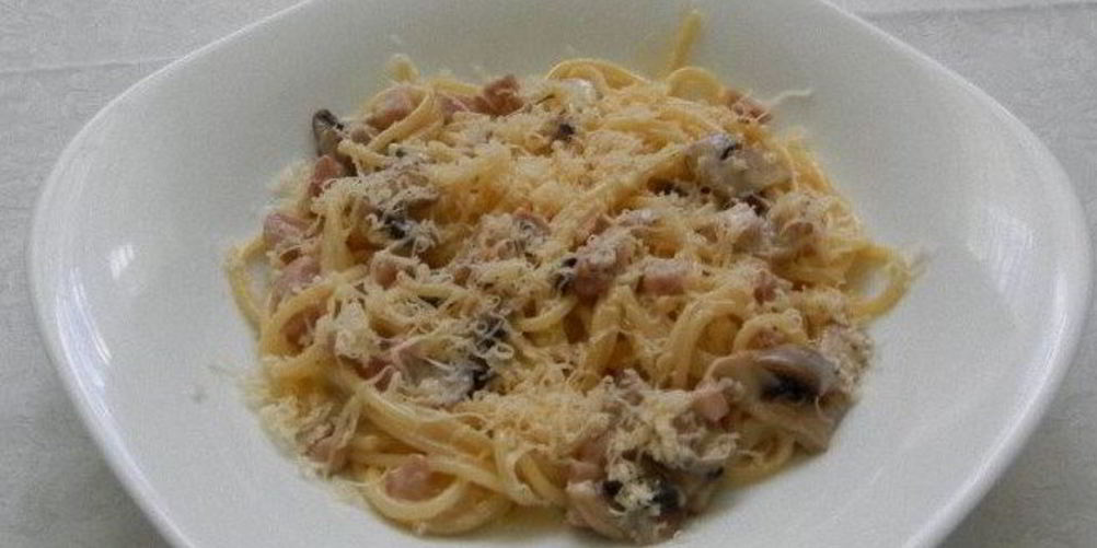 Как приготовить макароны с ветчиной и грибами