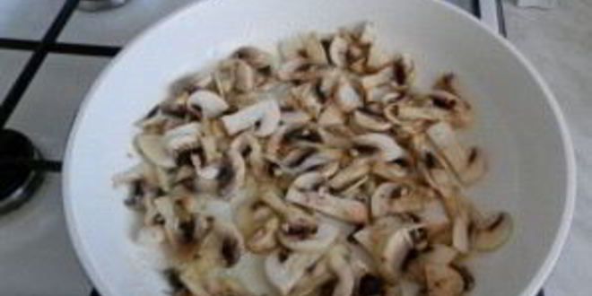 Рецепт макароны с ветчиной и грибами