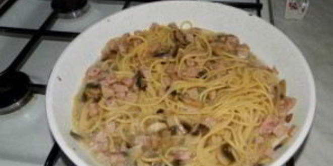 Рецепт макароны с ветчиной и грибами