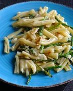 Макароны со спаржей и сыром