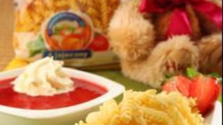 Рецепт Макароны-спиральки с клубничным соусом