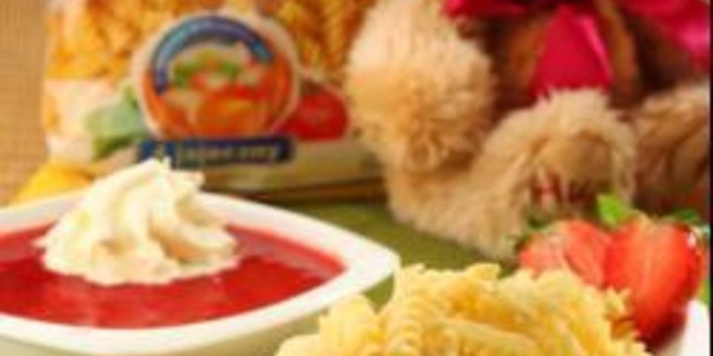 Как приготовить макароны-спиральки с клубничным соусом