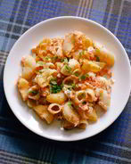 Макароны, запеченные с помидорами и брынзой