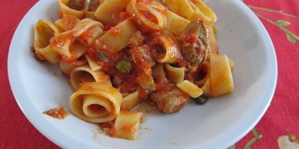 Рецепт паста с красным соусом и мидиями