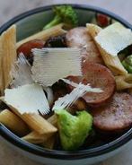 Паста с брокколи и колбасой