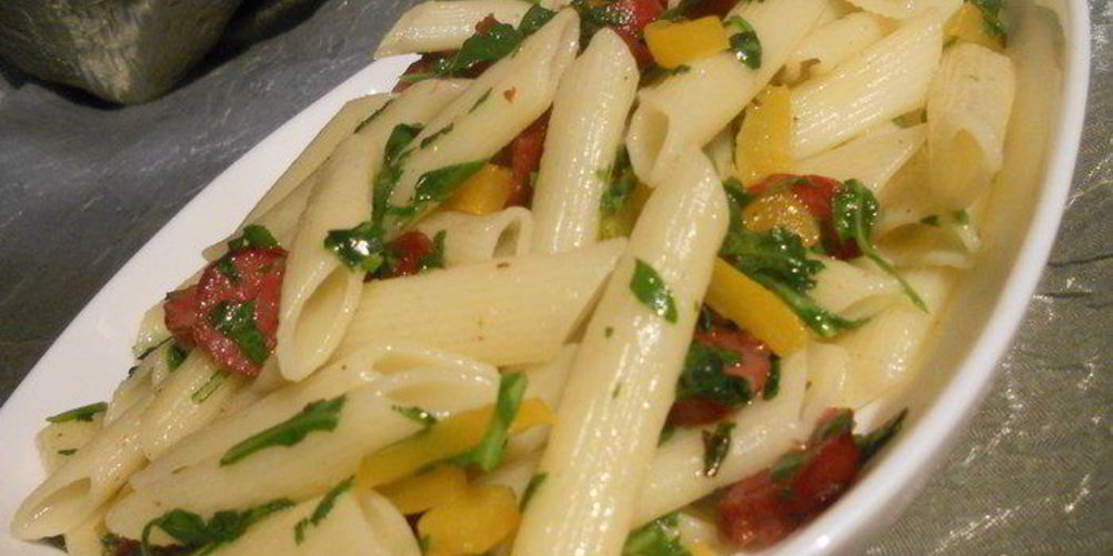 Как приготовить паста с колбасками, сладким перцем и руколой
