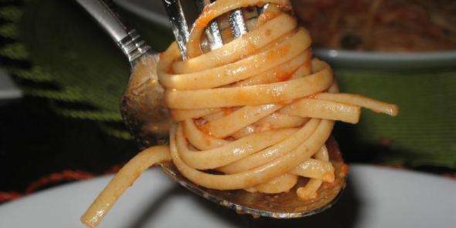 Рецепт паста с красным соусом и мидиями