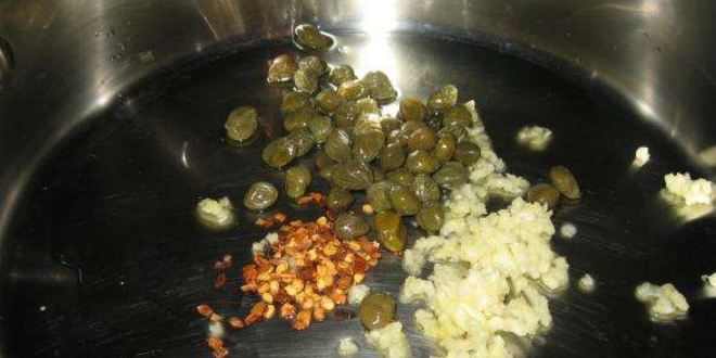 Рецепт паста с красным соусом и мидиями