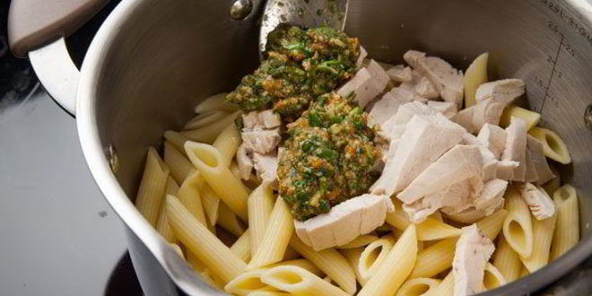 Рецепт паста с курицей и соусом песто