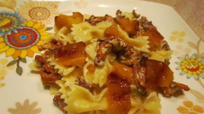 Рецепт Паста с лисичками, фетой и печеным перцем