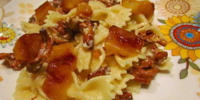 Рецепт паста с лисичками, фетой и печеным перцем