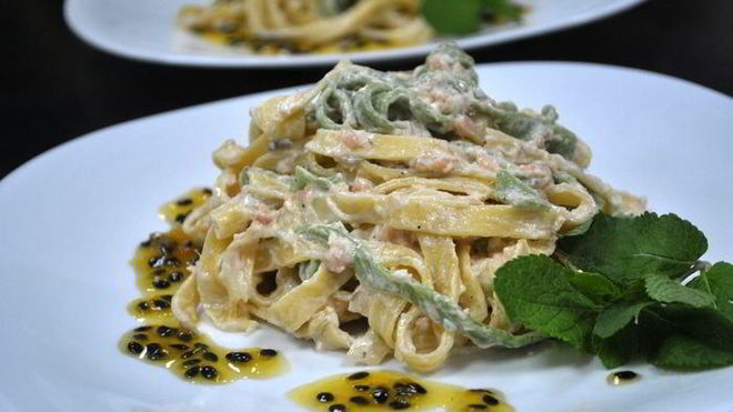 Рецепт Паста с лососем и маракуйей