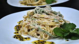 Рецепт Паста с лососем и маракуйей