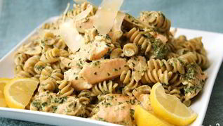 Рецепт Паста с лососем и соусом Песто