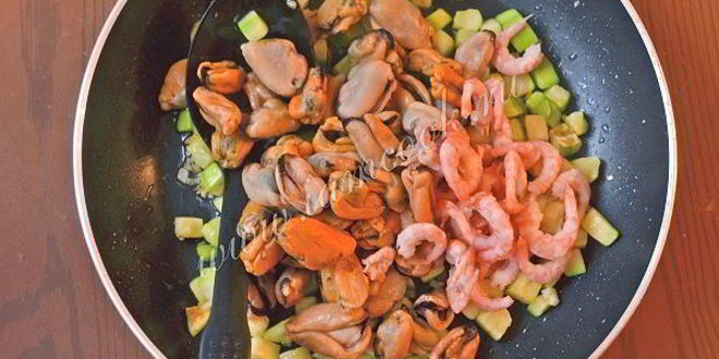 Рецепт паста с морепродуктами в томатно-сливочном соусе