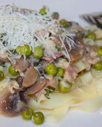 Паста с шампиньонами и вареной ветчиной