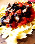 Паста с томатами и шампиньонами