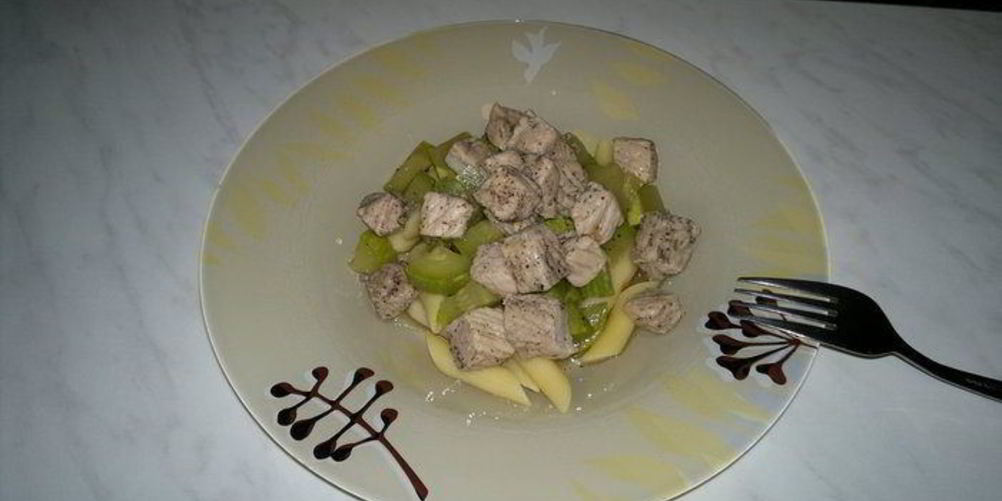 Как приготовить паста со свининой и кабачком в травах