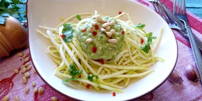 Рецепт спагетти из кабачка под соусом из авокадо