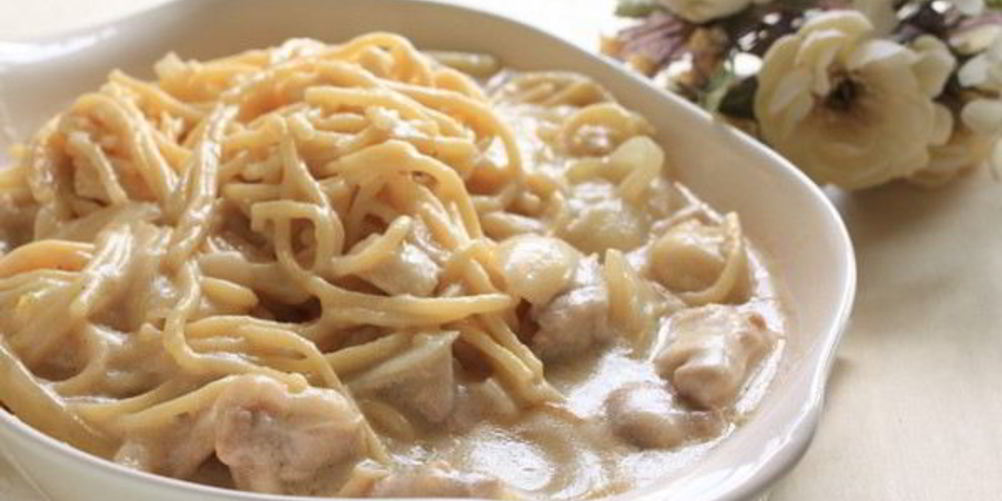 Как приготовить спагетти с курицей в молочно-сырном соусе