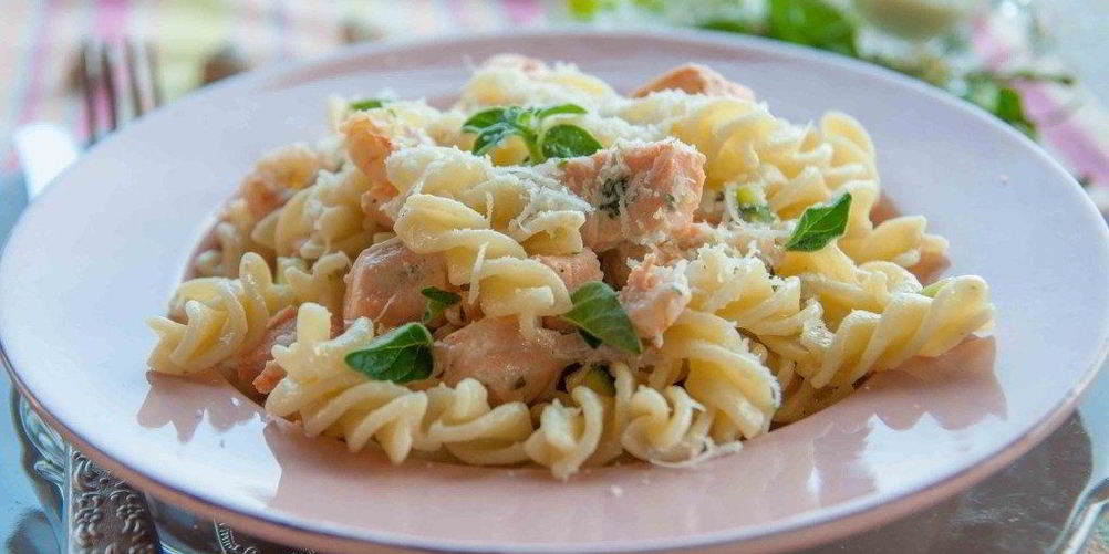 Как приготовить спагетти с лососем под сливочным соусом