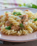 Спагетти с лососем под сливочным соусом